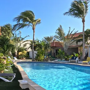 Casalina Garden 2 Blocks To Palm & Kitesurfing School Apartment Palm Beach